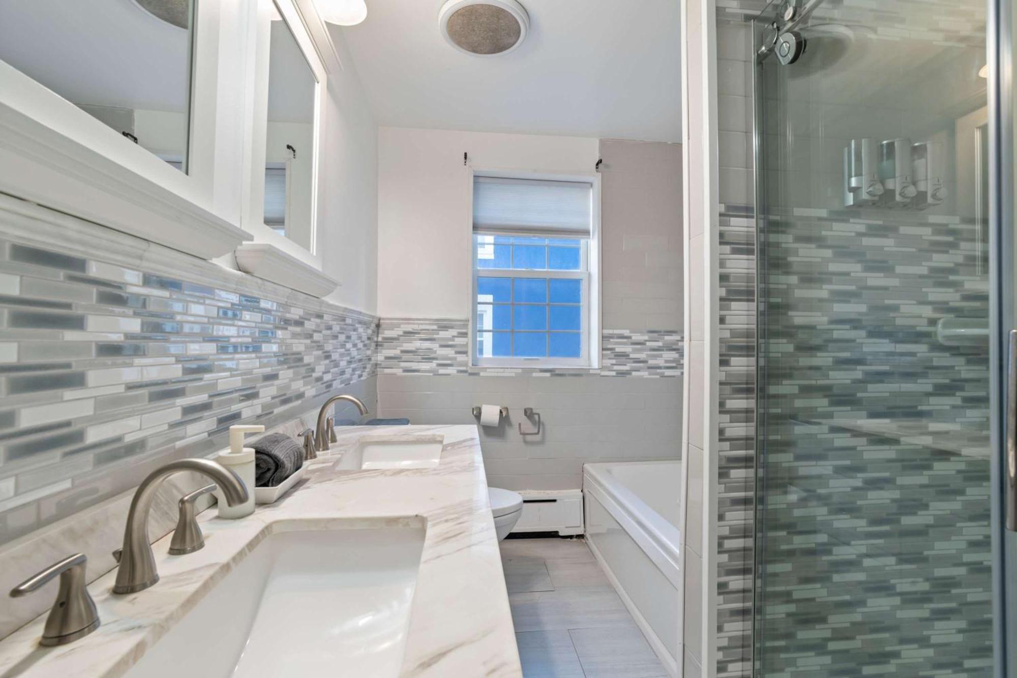 Escape To Raleigh Ave - Steps From The *