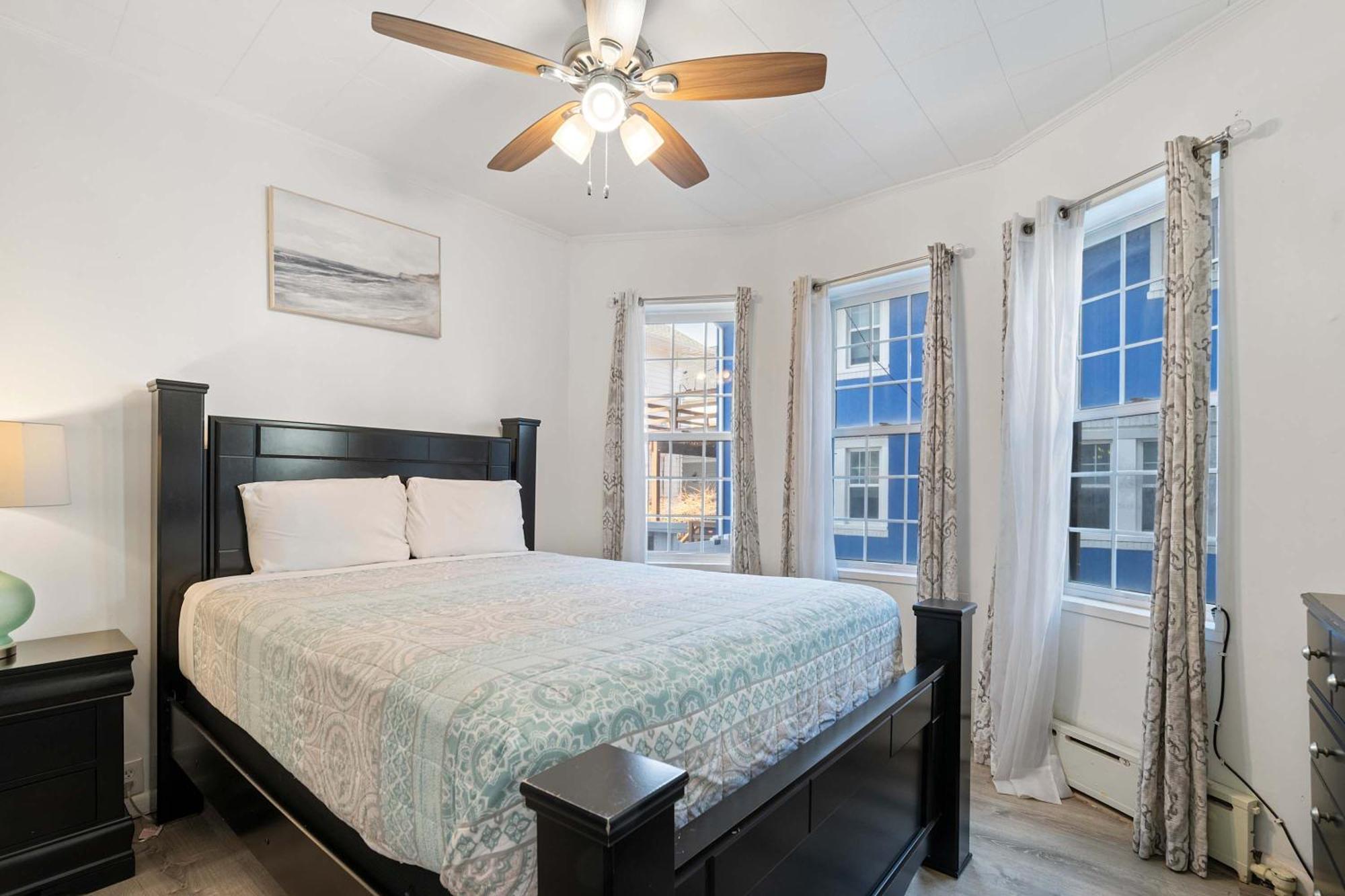 Escape To Raleigh Ave - Steps From The Apartment
