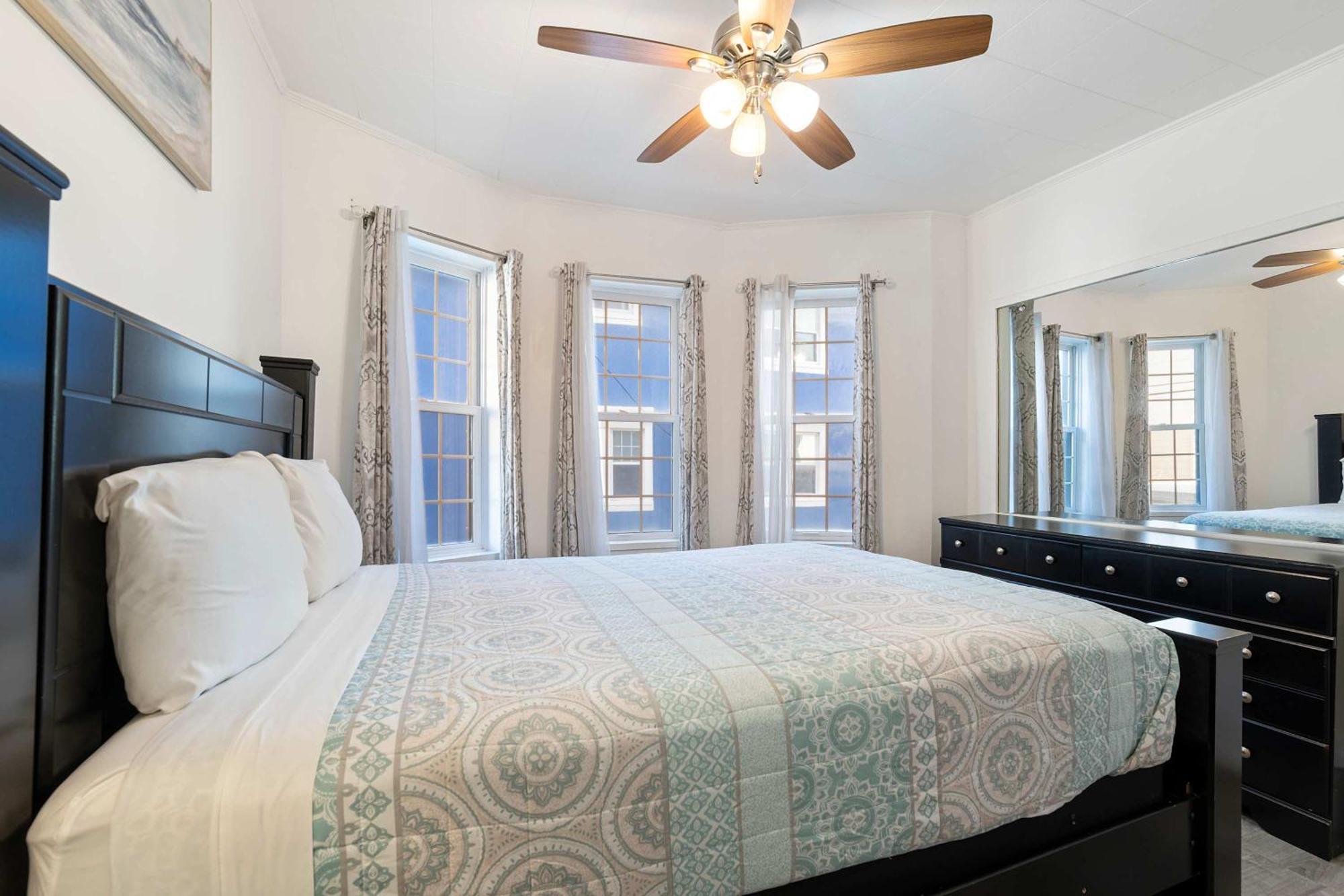 Escape To Raleigh Ave - Steps From The Apartment *